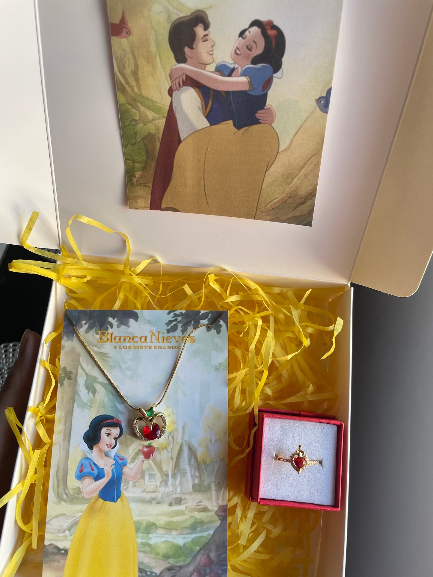 Pack collar y anillo de Blancanieves